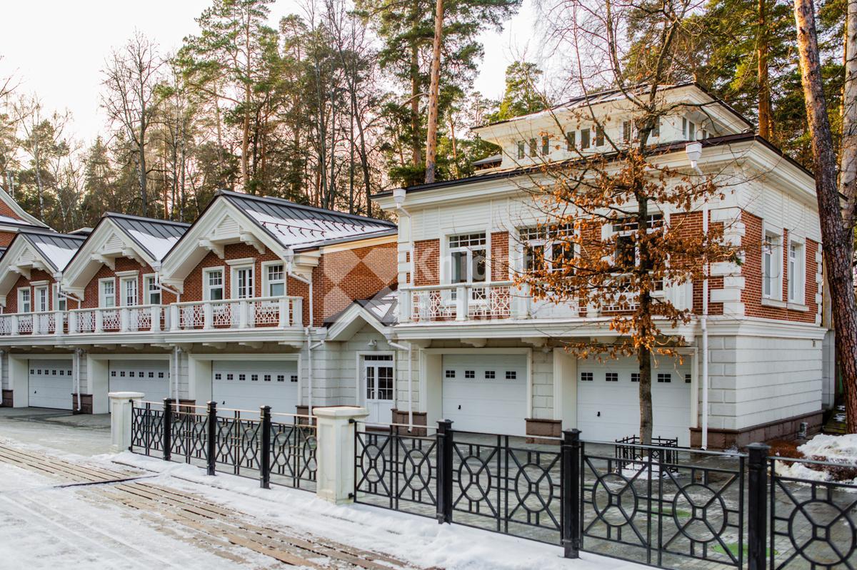 Загородный 🏠 дом 1703 м² в поселке Серебряный бор на в черте  города, цена $ 60 000 в месяц | Лот hl9911694