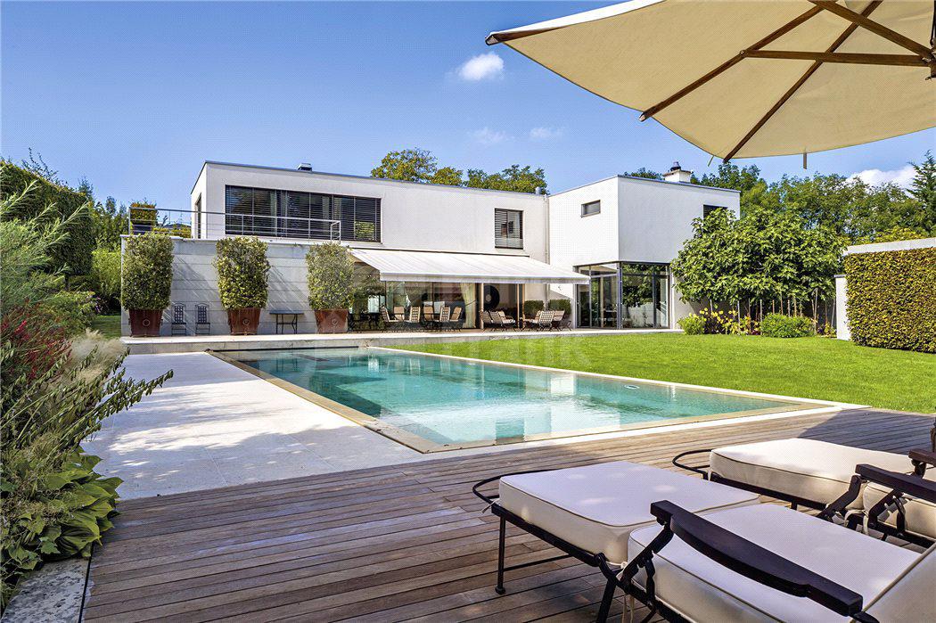 Просторный современный дом рядом с Женевой